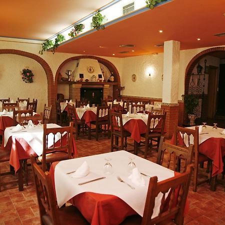 Hostal Cuatro Esquinas Эхеа-де-лос-Кабальерос Экстерьер фото
