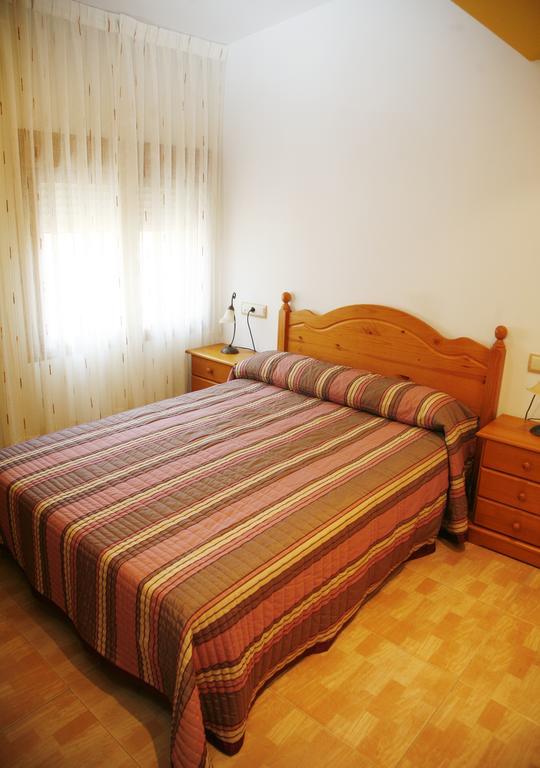 Hostal Cuatro Esquinas Эхеа-де-лос-Кабальерос Номер фото