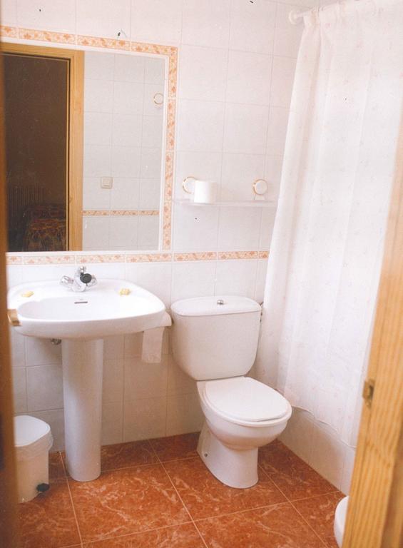 Hostal Cuatro Esquinas Эхеа-де-лос-Кабальерос Номер фото
